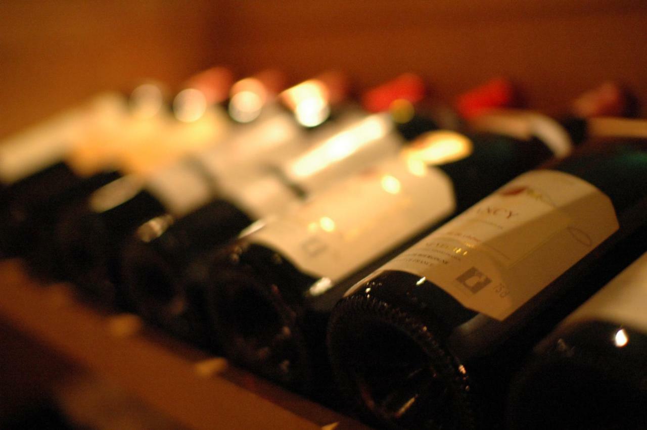 Shin Furano Prince Hotel Zewnętrze zdjęcie Wine bottles in a wine rack